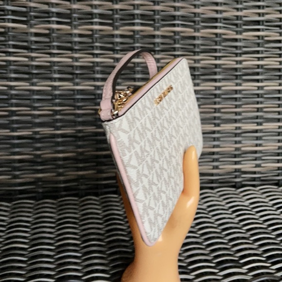 Michael Kors Jet Set Travel Large Top Zip Signature Wristlet Clutch - Picture 3 of 16